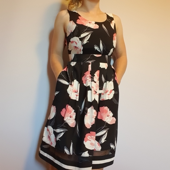 Ricki's Floral Dress Size 0 - Picture 6 of 6